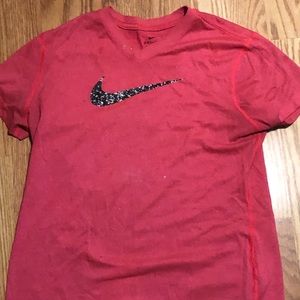 pink Nike sports shirt for girls <3
